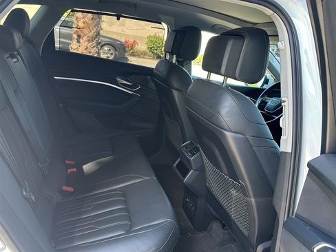 Used 2024 Audi Q8 e-tron Prestige w/ Prestige Package image 15