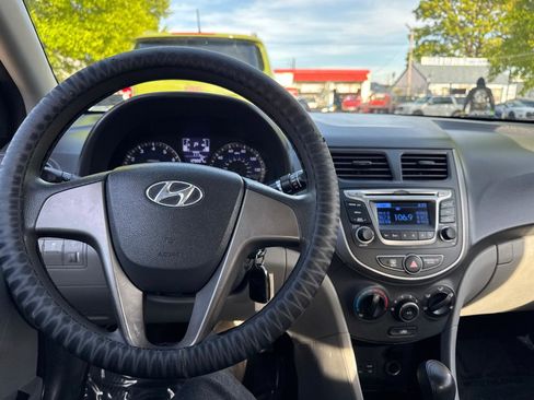 Used 2017 Hyundai Accent SE FWD image 22