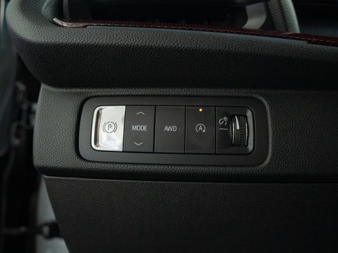 Used 2025 Chevrolet Traverse RS AWD/4WD image 11