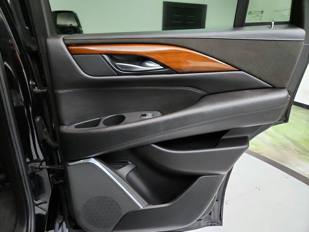 Used 2019 Cadillac Escalade Luxury AWD/4WD image 28