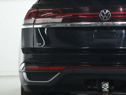 Used 2024 Volkswagen Atlas Cross Sport SE image 42