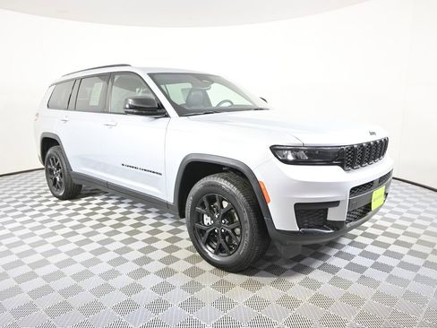 Used 2024 Jeep Grand Cherokee L Laredo image 9