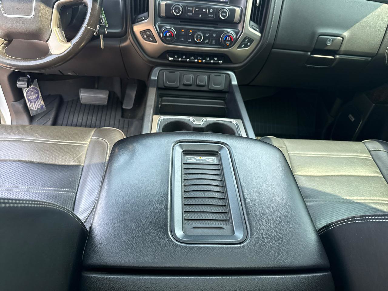Used 2016 GMC Sierra 2500 Denali w/ Duramax Plus Package AWD/4WD image 30