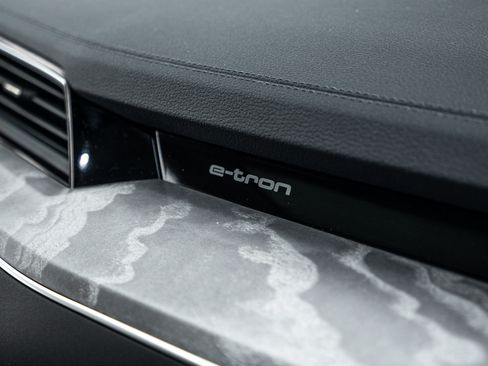 Certified 2024 Audi Q8 e-tron Premium Plus AWD/4WD image 14