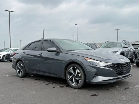 Used 2023 Hyundai Elantra SEL w/ Convenience Package FWD image 3
