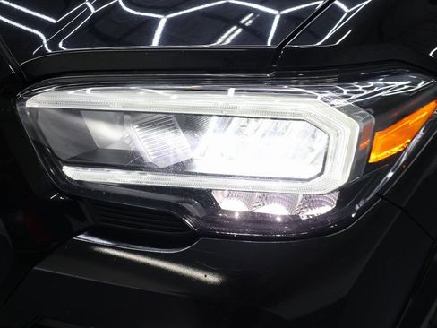 Used 2022 Toyota Tacoma Limited image 26