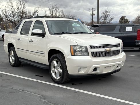 Used 2011 Chevrolet Avalanche LTZ image 8