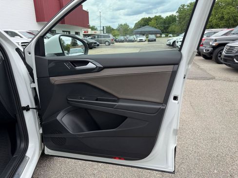 Used 2022 Volkswagen Taos SEL AWD/4WD image 25