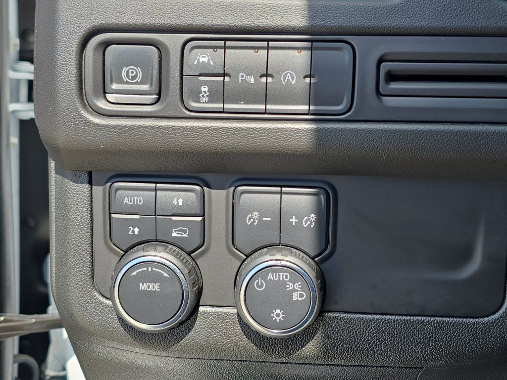 Used 2024 Chevrolet Suburban RST AWD/4WD image 30
