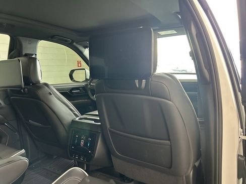 Used 2025 GMC Yukon AT4 Ultimate w/ LPO, Floor Liner Package image 32
