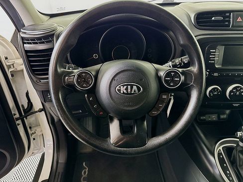 Used 2018 Kia Soul FWD image 12