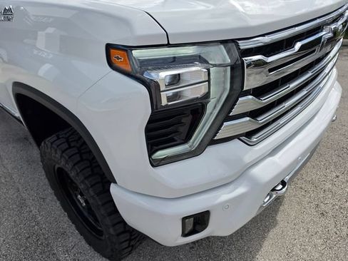 Used 2024 Chevrolet Silverado 2500 High Country w/ Technology Package AWD/4WD image 10