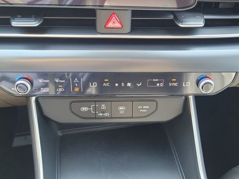 New 2026 Kia Carnival FWD image 31