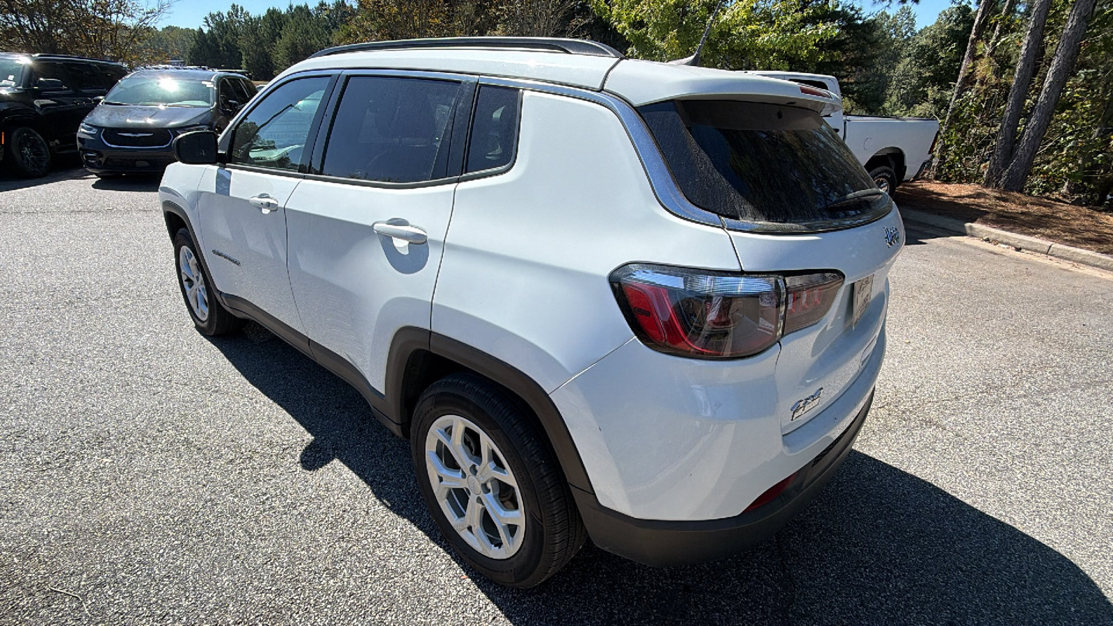 Used 2024 Jeep Compass Latitude AWD/4WD image 10