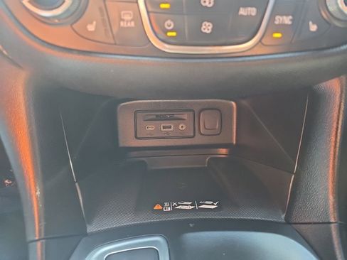 Used 2019 Chevrolet Equinox Premier FWD image 23