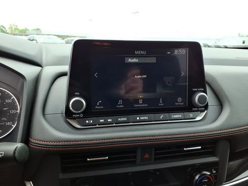 Certified 2025 Nissan Rogue SV AWD/4WD image 10