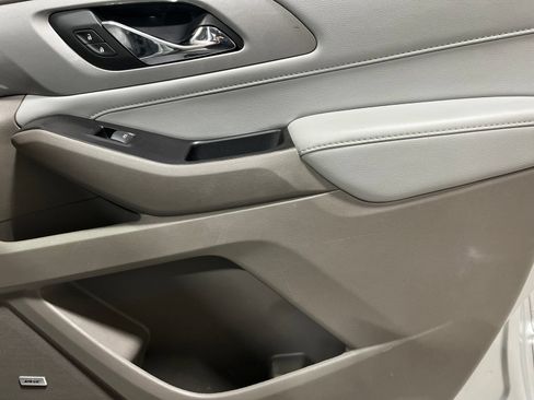 Used 2020 Chevrolet Traverse LT w/ LT Premium Package FWD image 20