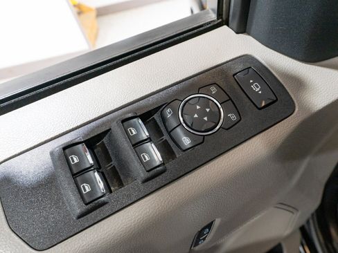 Used 2021 Ford F250 XLT w/ XLT Premium Package AWD/4WD image 17