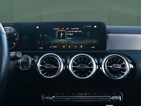 Used 2023 Mercedes-Benz CLA 250 w/ Premium Package Lite image 44