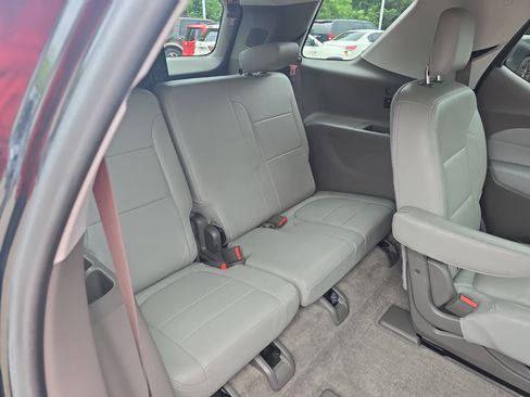 Used 2018 Chevrolet Traverse LT FWD image 13