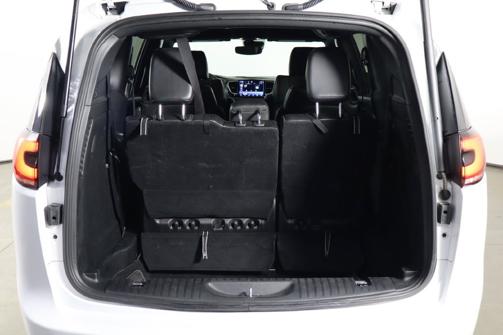 Used 2025 Chrysler Pacifica Select FWD image 18