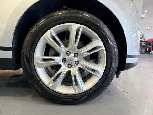 Used 2019 Land Rover Range Rover Velar S AWD/4WD image 40