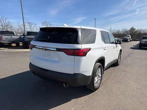 Used 2022 Chevrolet Traverse LS image 3