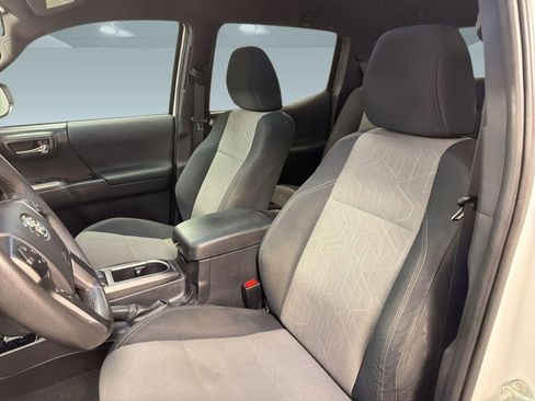 Used 2022 Toyota Tacoma TRD Sport w/ Technology Package RWD image 19