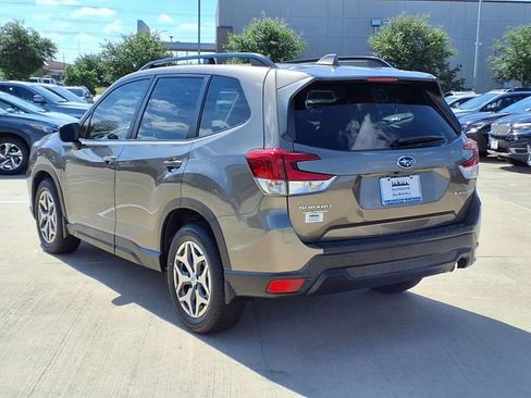 Used 2019 Subaru Forester Premium w/ All-Weather Package AWD/4WD image 2