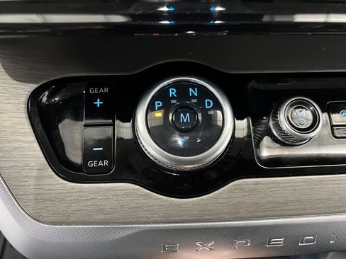 Used 2025 Ford Expedition Platinum image 54