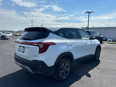 Certified 2024 Kia Seltos LX AWD/4WD image 2