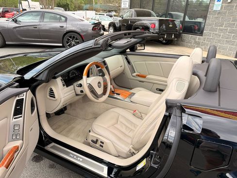 Used 2006 Cadillac XLR image 10