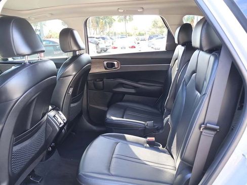 Used 2023 Kia Sorento EX w/ Panoramic Sunroof Package image 39