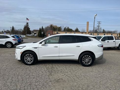 Used 2022 Buick Enclave Essence FWD image 2