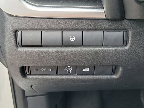 Used 2025 Nissan Rogue SV FWD image 30