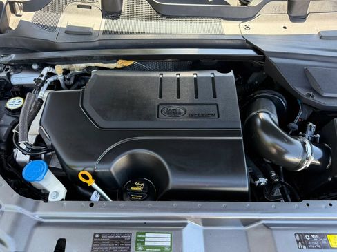 Used 2018 Land Rover Discovery Sport SE AWD/4WD image 32