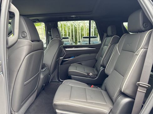 New 2026 Cadillac Escalade Luxury AWD/4WD image 10