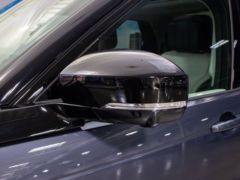 Certified 2025 Land Rover Discovery Dynamic SE image 10