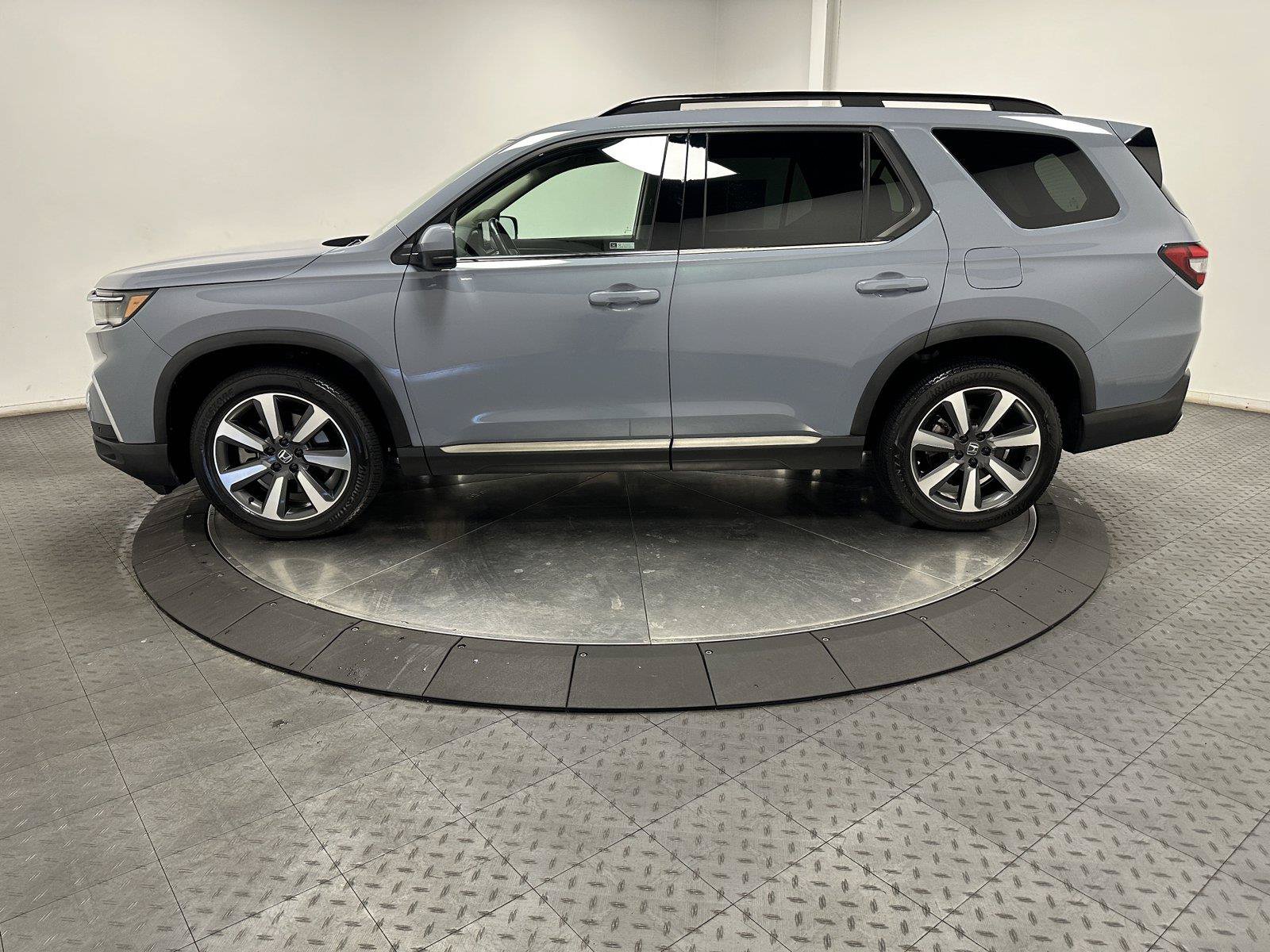 Certified 2024 Honda Pilot Touring image 8