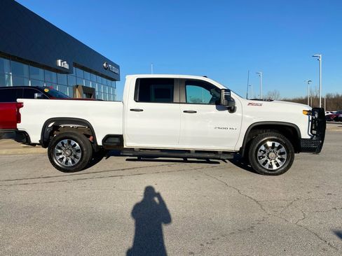 Used 2025 Chevrolet Silverado 2500 Custom w/ Custom Value Package image 9