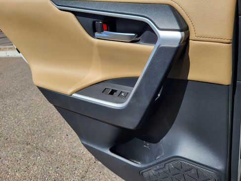 Used 2019 Toyota RAV4 Limited image 19