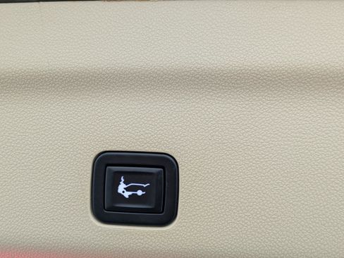 Used 2021 Cadillac Escalade Premium Luxury image 18