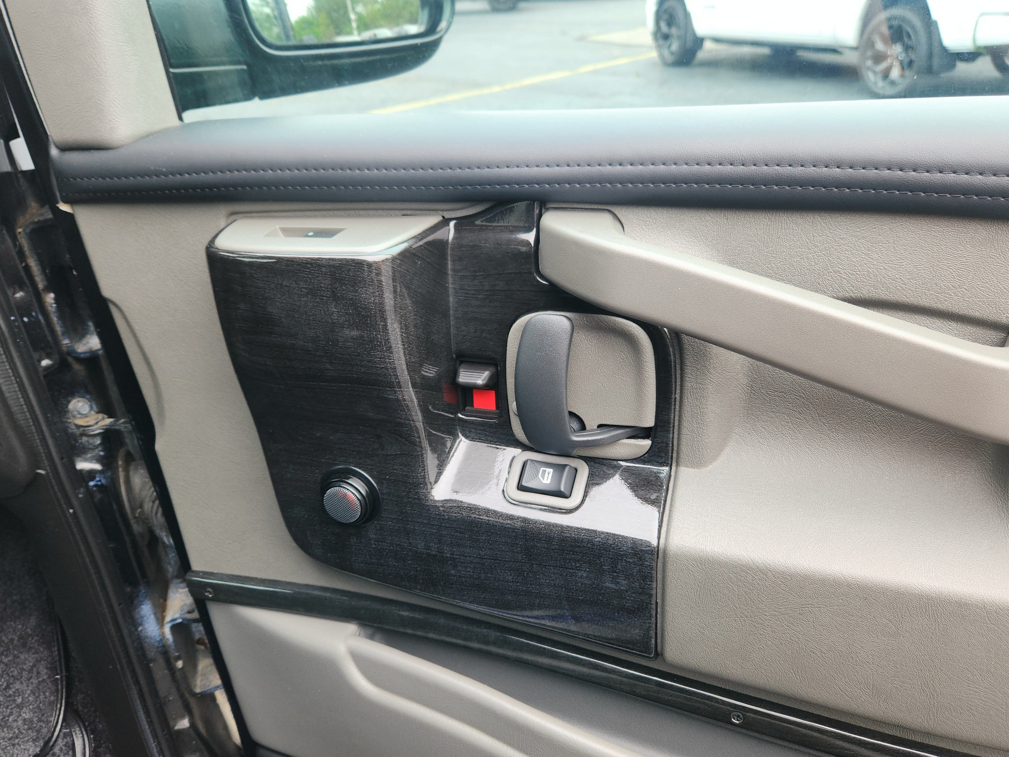 Used 2023 GMC Savana 2500 Extended RWD image 39