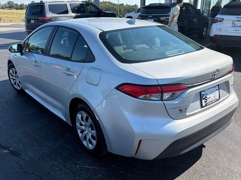 Used 2024 Toyota Corolla LE FWD image 2