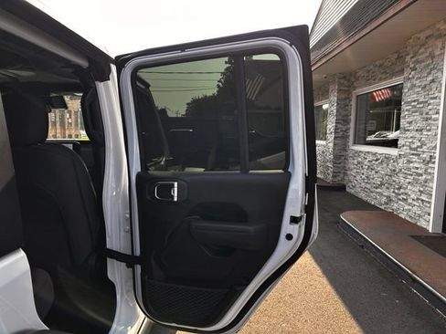 Used 2024 Jeep Wrangler Unlimited AWD/4WD image 18