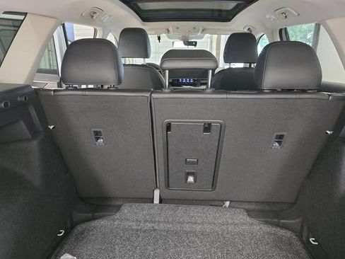 New 2026 Volkswagen Taos SE FWD image 32