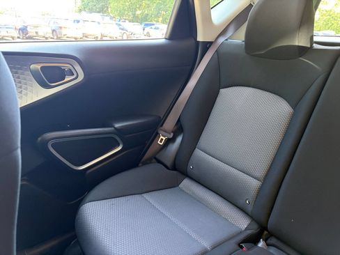 Used 2025 Kia Soul LX w/ LX Technology Package FWD image 37