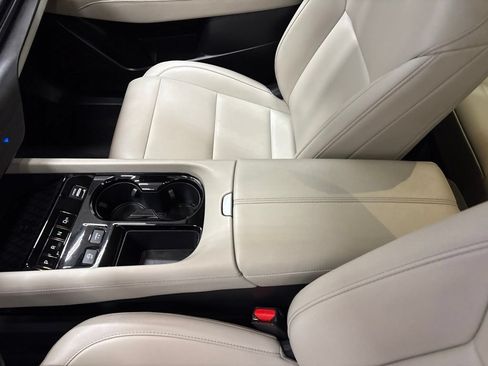Used 2025 Nissan Murano SV AWD/4WD image 17