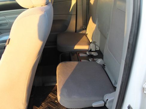 Used 2013 Toyota Tacoma 4x4 Access Cab image 11