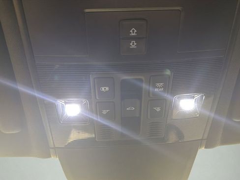 Used 2023 Volkswagen Tiguan SEL R-Line image 27